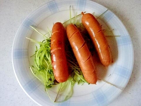 ソーセージと豆苗の炒め物